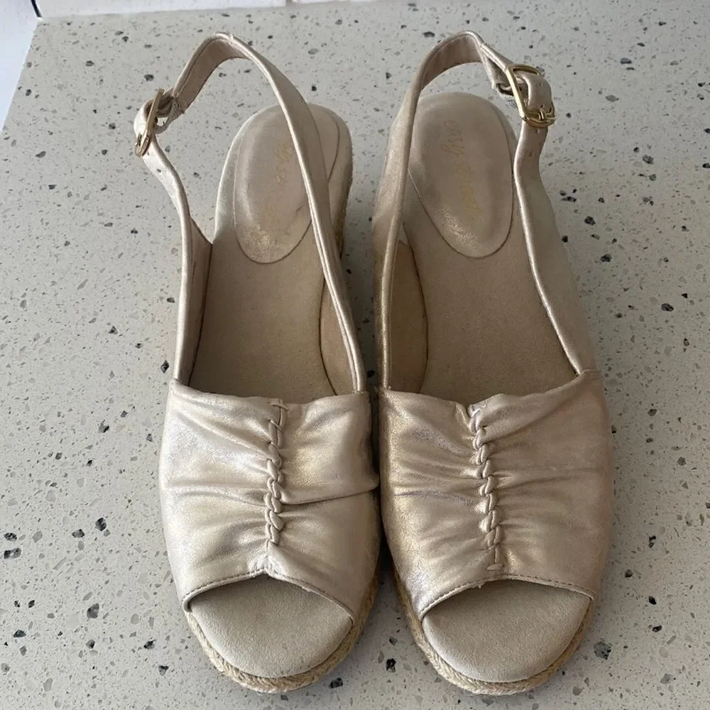 Easy Street Kindly Espadrille Slingback Wedge Gold Metallic Sandals Size 10